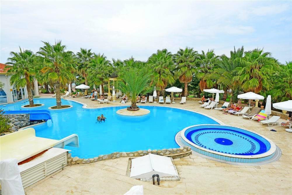 Oscar Beachfront Resort & Spa & Casino Kyrenia  Exterior photo