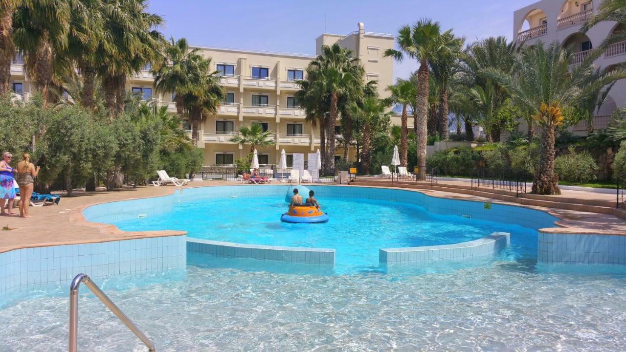 Oscar Beachfront Resort & Spa & Casino Kyrenia  Exterior photo